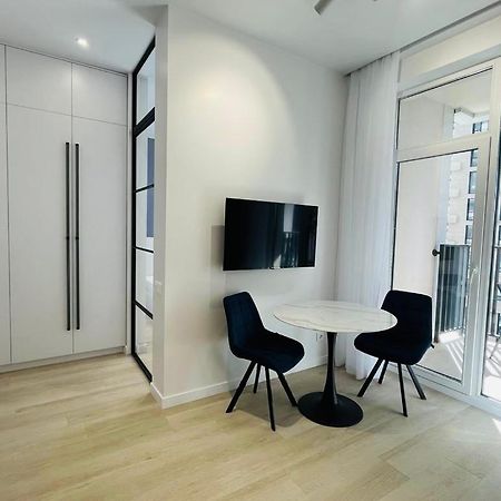 Modern Apartment In The Old Town Kyjev Exteriér fotografie