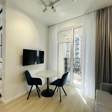 Modern Apartment In The Old Town Kyjev Exteriér fotografie
